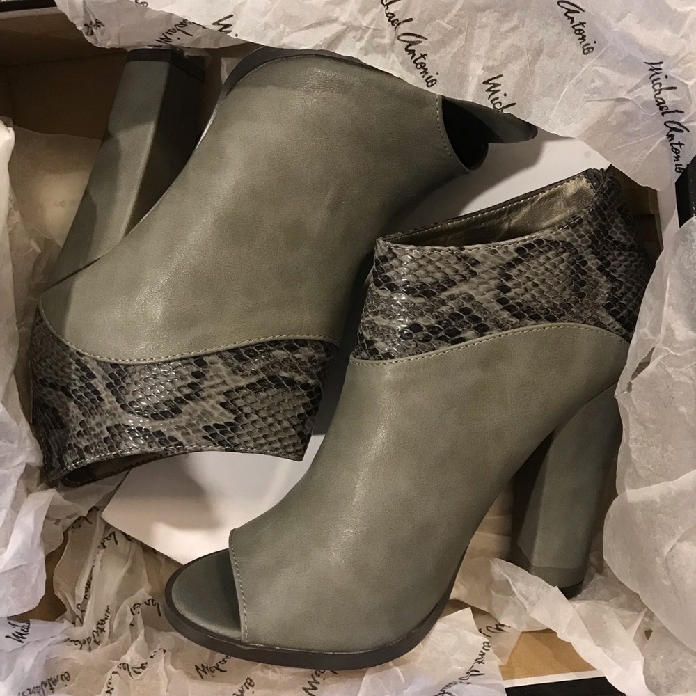 NWOT Michael Antonio open-toe bootie